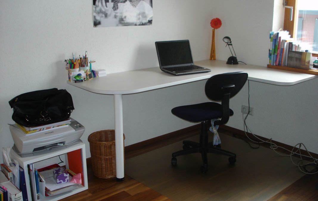 HugAlexandra_Schreibtisch1